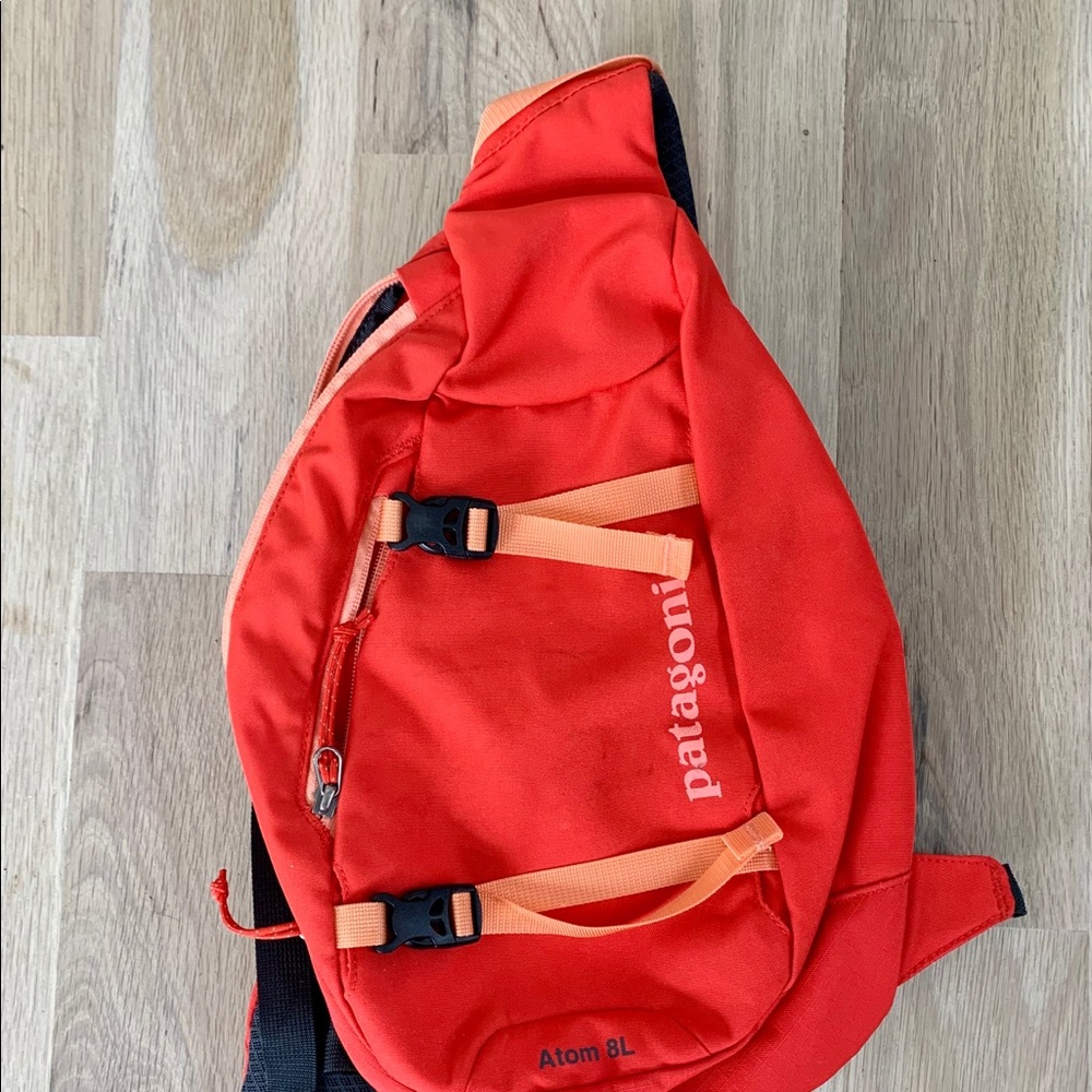 Patagonia Atom Sling 8L— Red